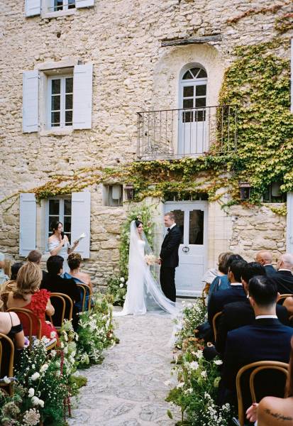 Who can officiate a wedding in France?