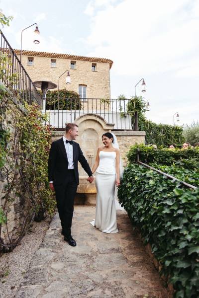 Who can officiate a wedding in France?