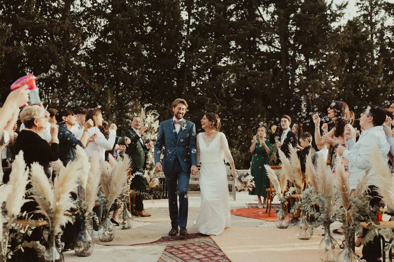 Un cortège de cérémonie sous les bulles