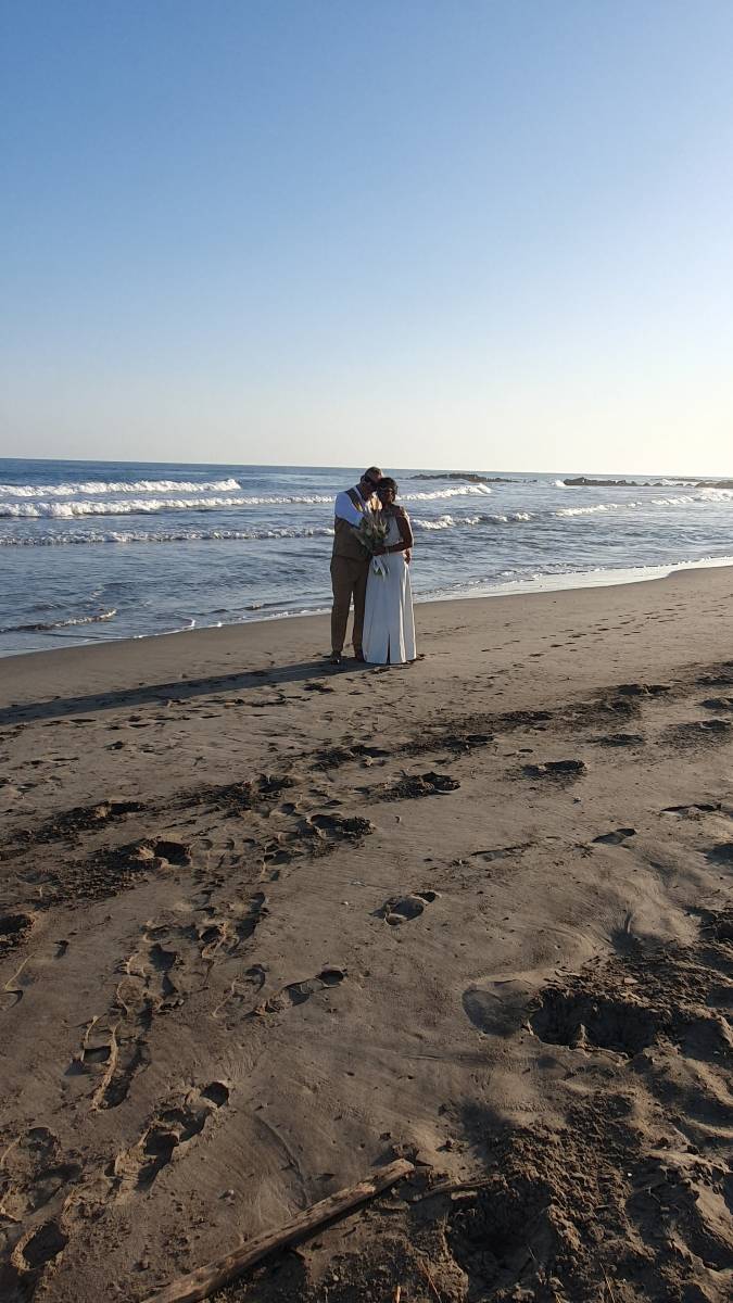 Coaching d'officiant pour une cérémonie laïque sur la plage près d'Arles en Camargue