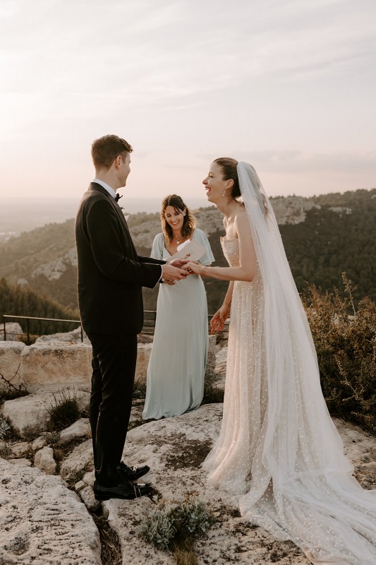 Organiser un mariage en petit comité: 7 astuces de pro pour une célébration réussie!