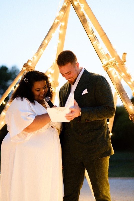 Comment organiser une cérémonie laïque de nuit?