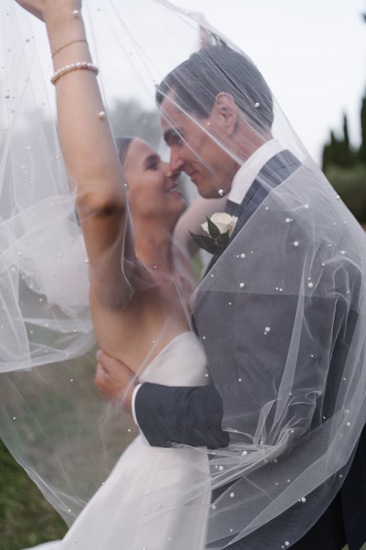 Quel officiant choisir pour une cérémonie laïque bilingue en anglais vers Marseille dans le 13?