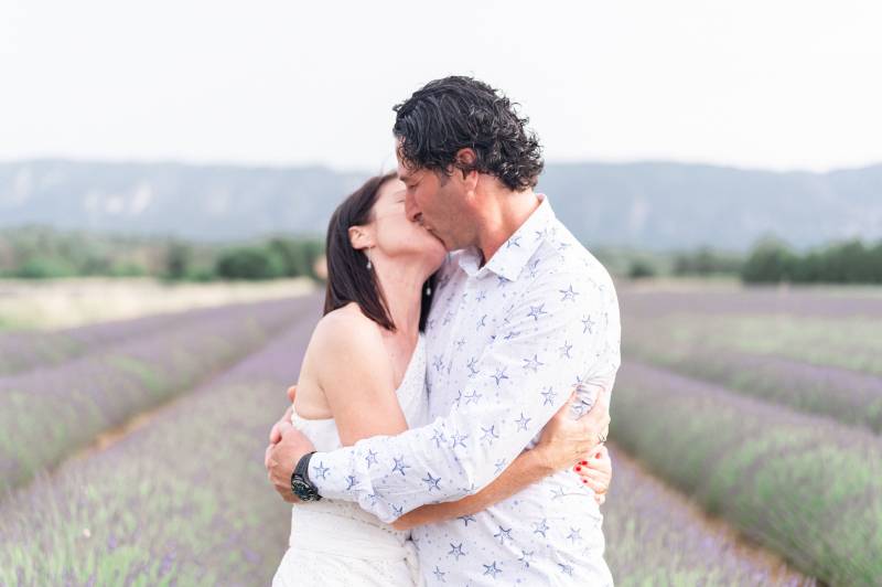 Elopement dans les lavandes: découvrez le mariage intime de M & E dans le Luberon