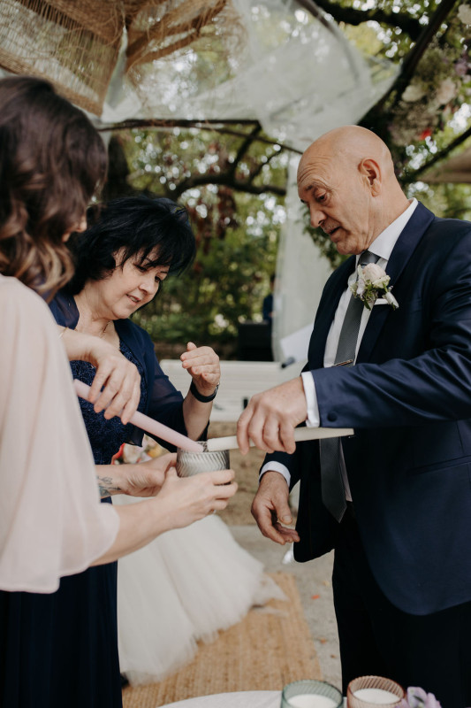Cérémonie laïque bilingue au Château de Malmont (34) à Villeneuvette, Anna et Romain