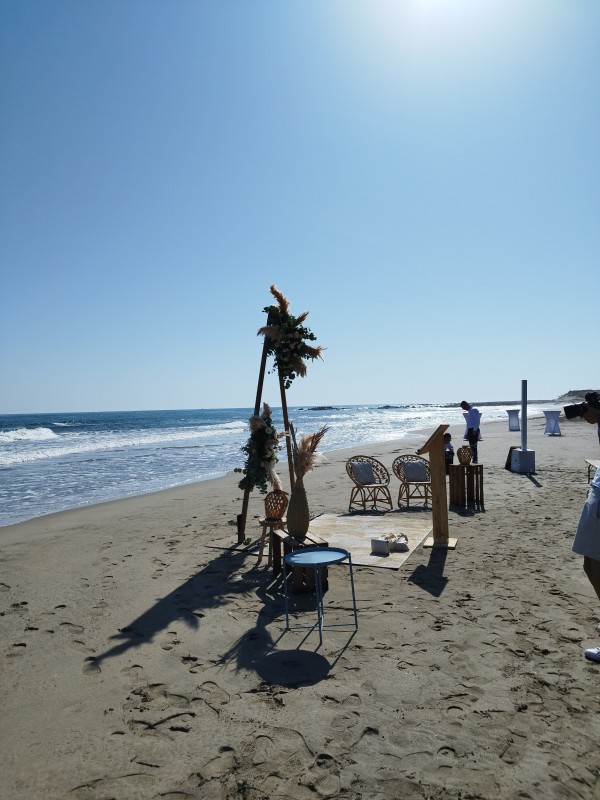 Coaching d'officiant pour une cérémonie laïque sur la plage près d'Arles en Camargue