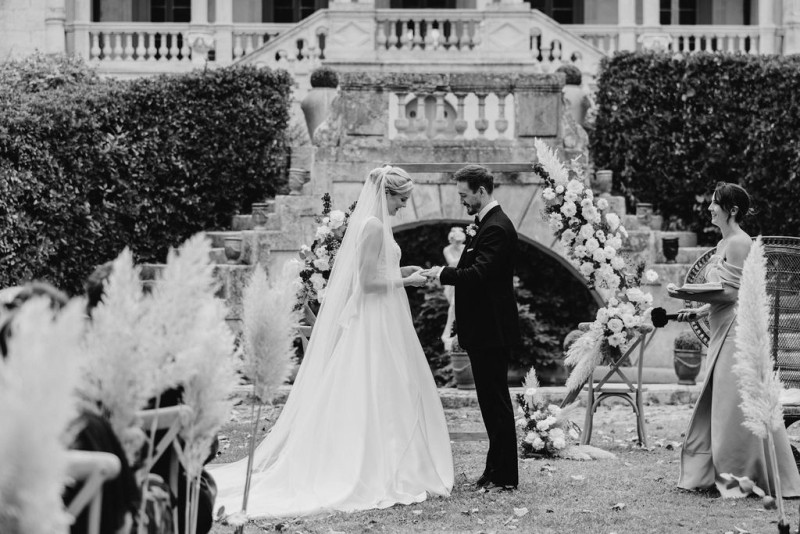 English speaking wedding officiant in Southern France 