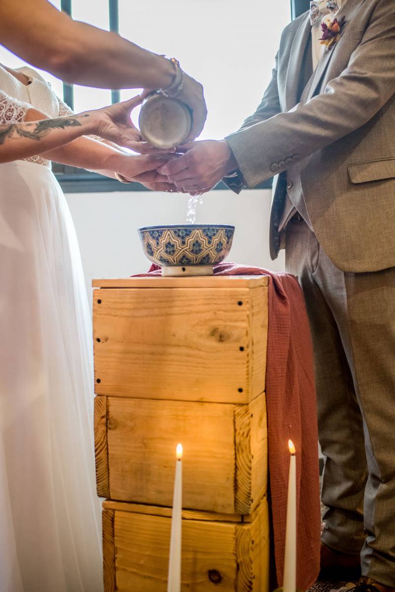 Une cérémonie de mariage spirituel dans l'Hérault avec le rituel des quatre éléments