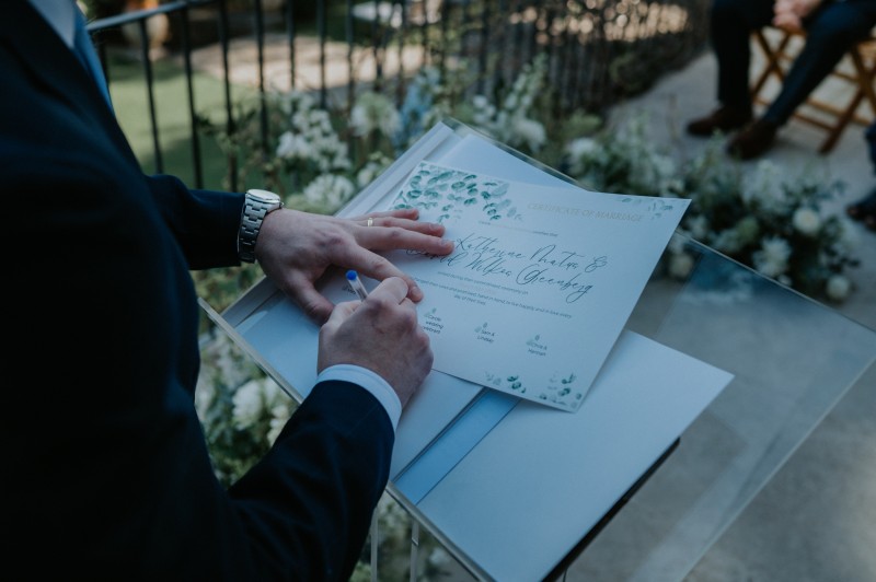 Officiante de cérémonie qui parle anglais sur Monaco