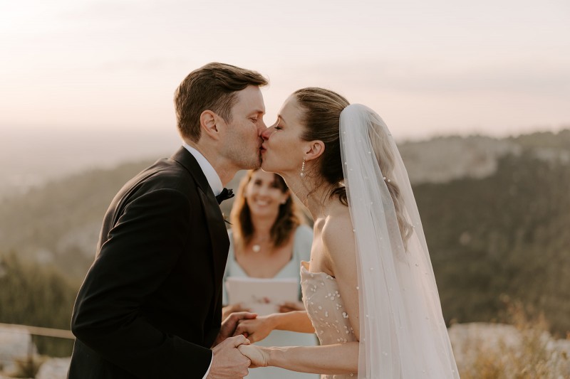 Organiser un mariage en petit comité: 7 astuces de pro pour une célébration réussie!