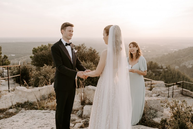 Organiser un mariage en petit comité: 7 astuces de pro pour une célébration réussie!