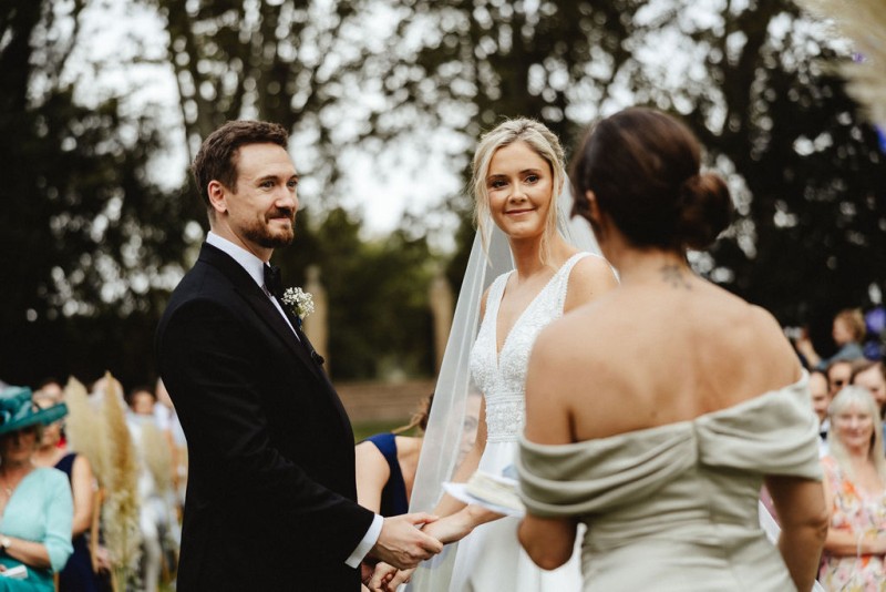 Wedding officiant for a renewal of vows ceremony in Provence 
