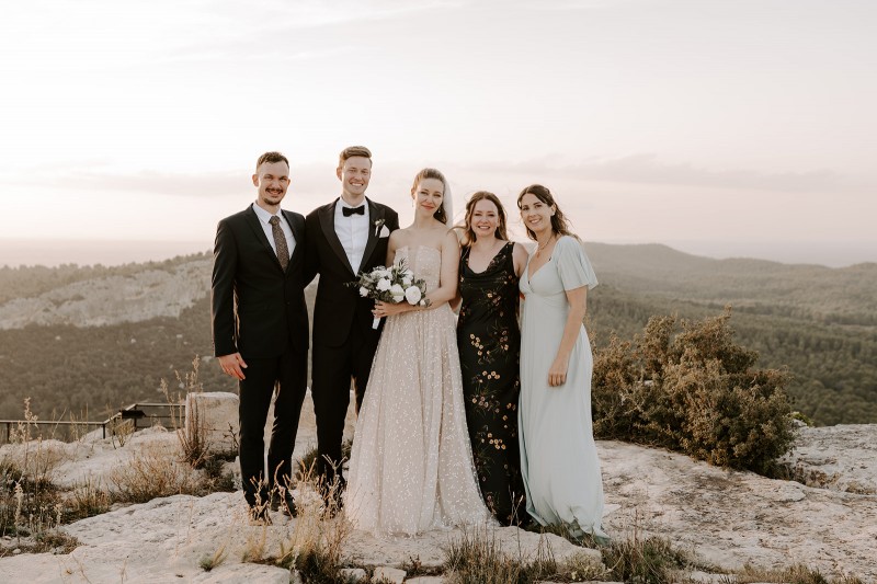 Organiser un mariage en petit comité: 7 astuces de pro pour une célébration réussie!