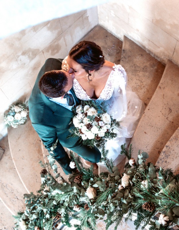 Cérémonie laïque près d'Avignon (84): découvrez le mariage d'hiver cosy et raffiné d'Audrey et Julien