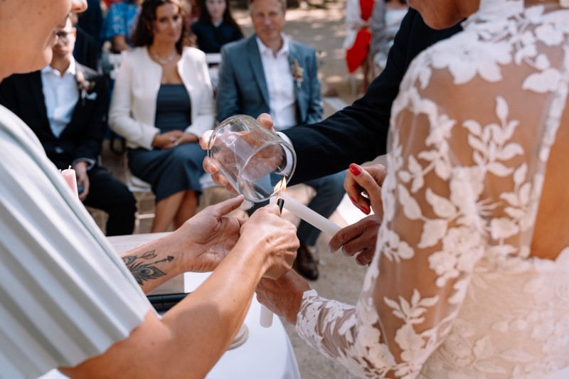 Comment organiser une cérémonie laïque bilingue?