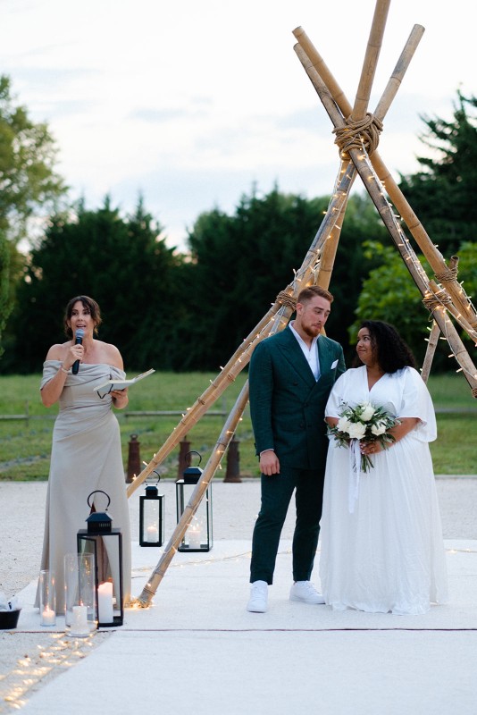 Comment organiser une cérémonie laïque de nuit?