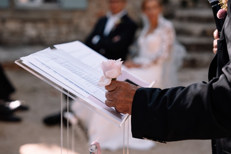 English speaking wedding celebrant near Toulon South of France