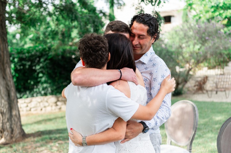 Trouver une officiante pour un renouvellement de voeux dans le Luberon