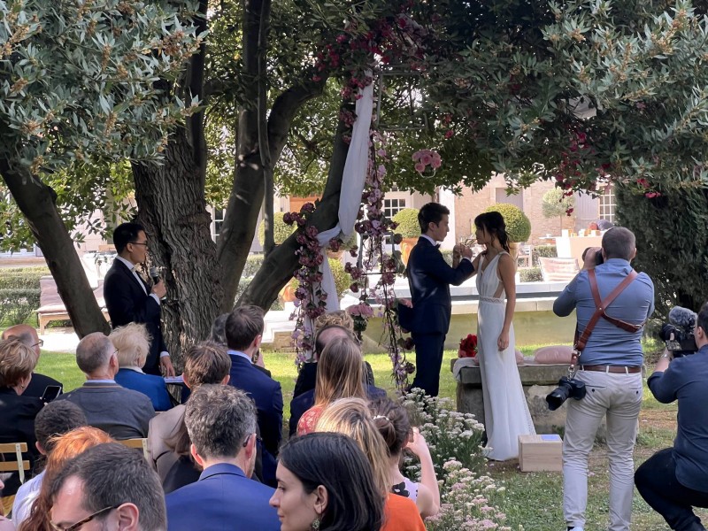 Un proche peut il célébrer une cérémonie de mariage laïque?