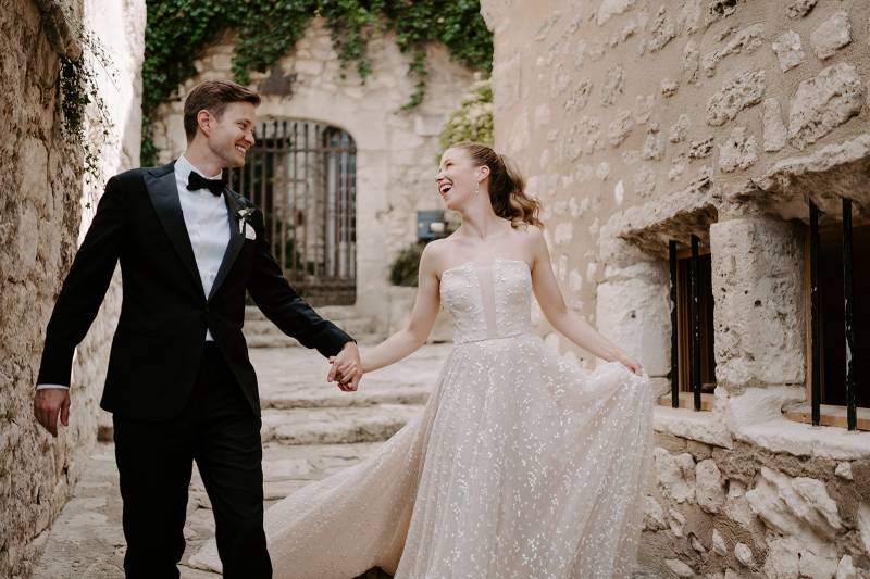 Un elopement aux Baux de Provence: découvrez la cérémonie de mariage intime en Anglais d'Allie & Davis!