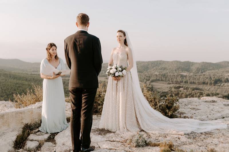 Bilingual wedding celebrant in Provence