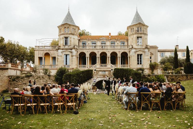 Wedding celebrant near Avignon in Provence (South of France)