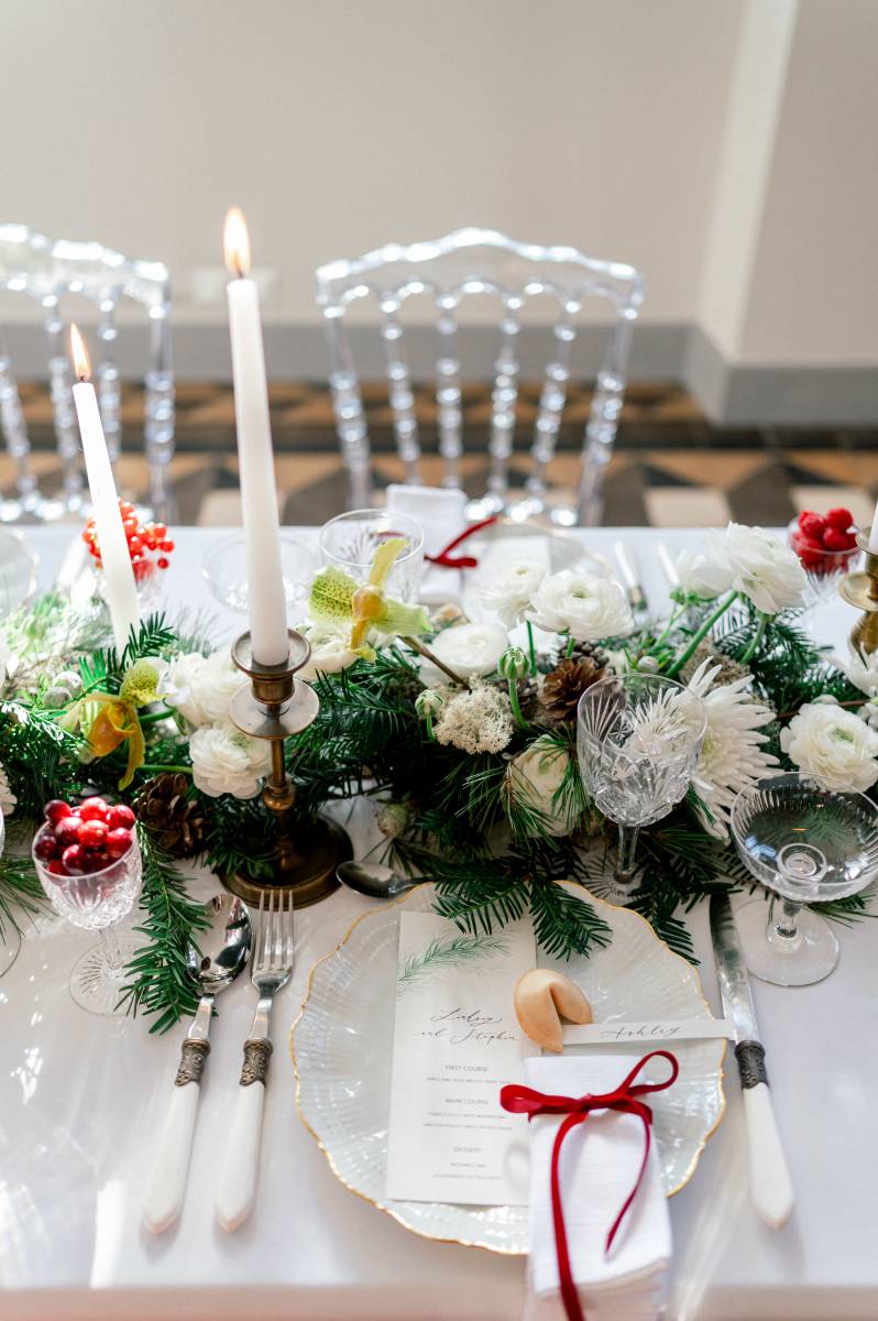 Mariage d'hiver: shooting d'inspiration pour une cérémonie laïque au Château de Taradel (83)