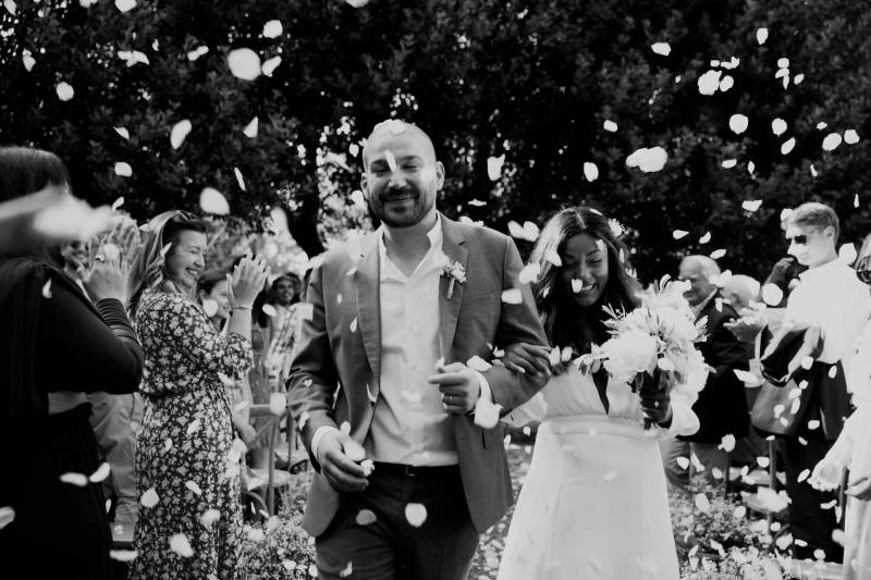 Création d'une cérémonie de mariage laïque en extérieur en Provence