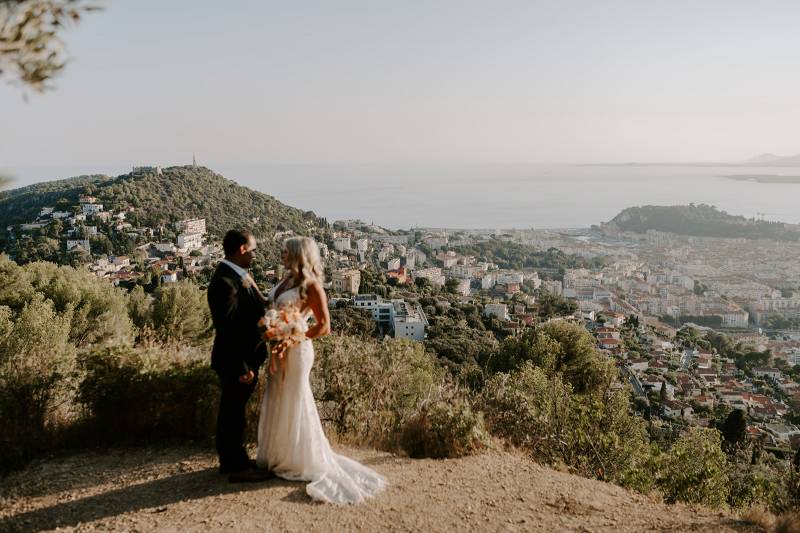 Officiant de cérémonie laïque bilingue vers Cannes et ses environs dans les Alpes Maritimes