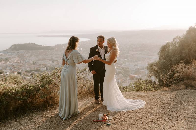 Officiant bilingue pour elopement sur Nice