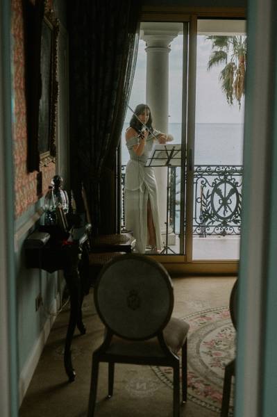 Wedding officiant and violinist on the French Riviera South of France