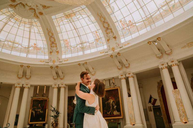 Wedding officiant and violinist near Negresco, Nice, French Riviera