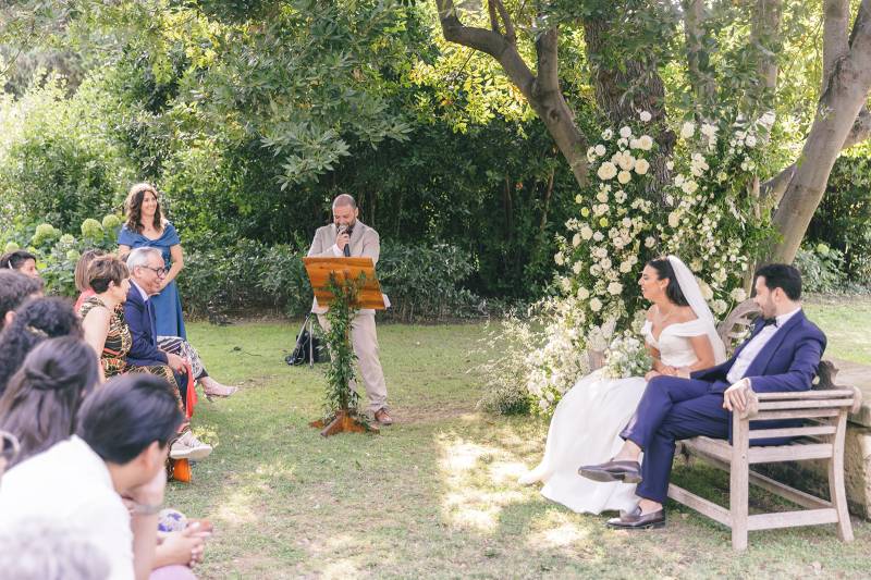 Officiante de cérémonie laïque bilingue vers Nîmes et ses environs dans le 30