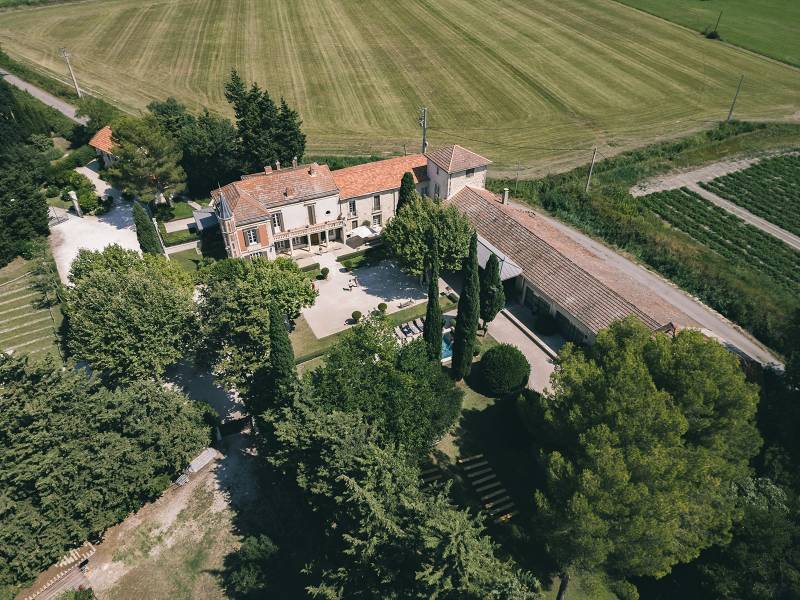 Officiante de cérémonie laïque bilingue vers Nîmes et ses environs dans le 30