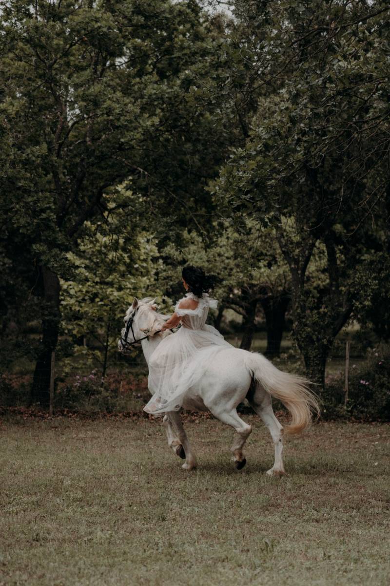 Trouver un officiant pour une cérémonie bohème vers Uzès