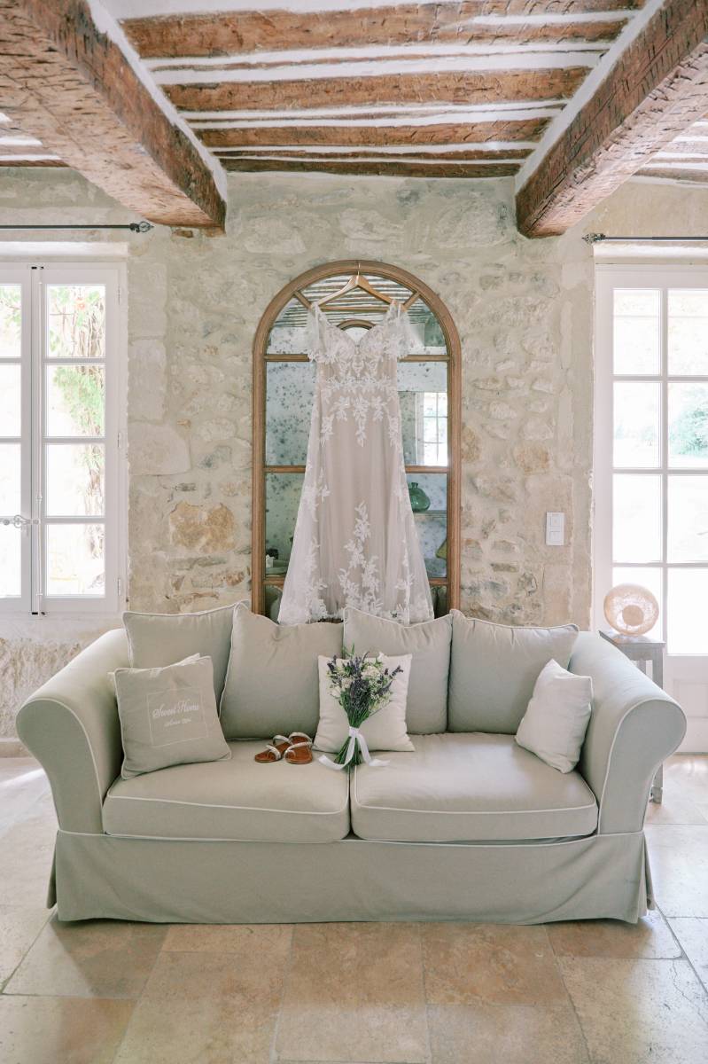 Officiante de cérémonie pour un mariage bilingue haut de gamme Luberon 