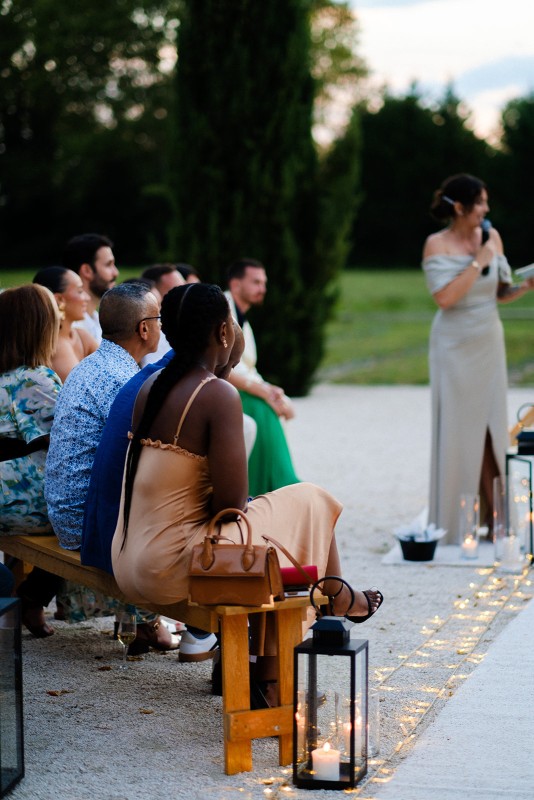 Qui peut être maître de cérémonie laïque?