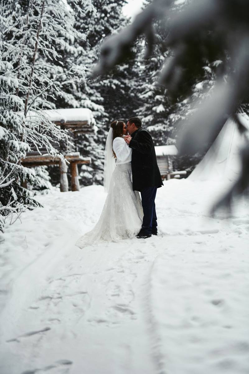 Officiant pour elopement en hiver à la montagne