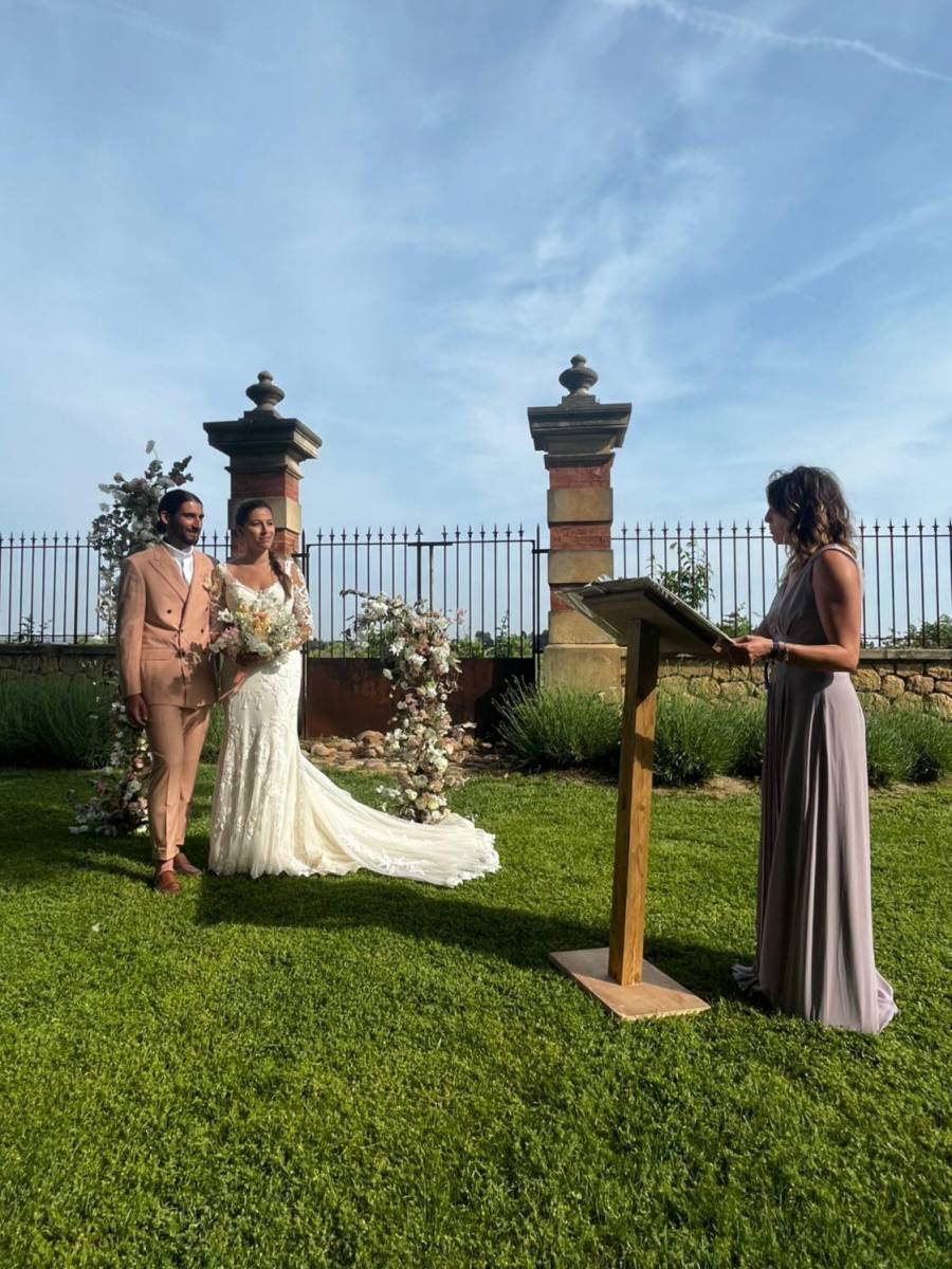 Shooting d'inspiration pour une cérémonie bohème chic de renouvellement de voeux à Lançon de Provence